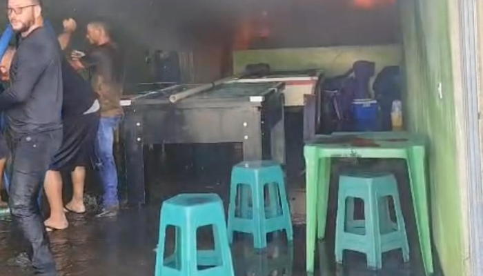 Mulher recusa trisal e tem casa e bar incendiados por namorado, no Sertão da Paraíba