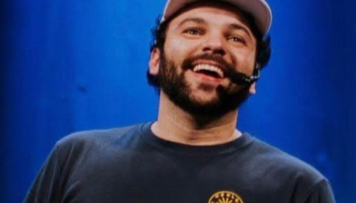 Raphael Ghanem traz à capital paraibana o espetáculo “A Carne Só Cai no Prato do Vegano”