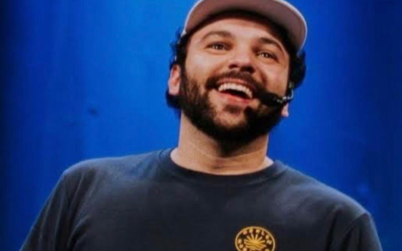 Raphael Ghanem traz à capital paraibana o espetáculo “A Carne Só Cai no Prato do Vegano”