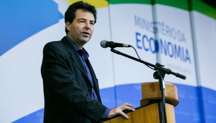 Ex-ministro de Bolsonaro é escalado para analisar ‘revogaço’ de Flávio