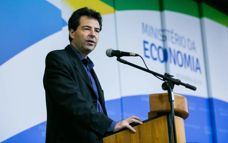 Ex-ministro de Bolsonaro é escalado para analisar ‘revogaço’ de Flávio
