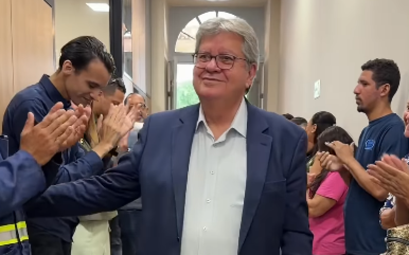 Entenda o passo a passo da renúncia do governador João Azevêdo