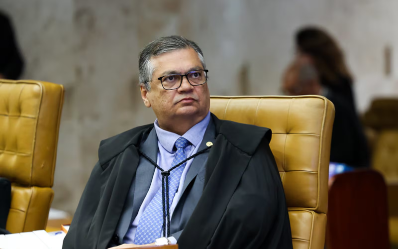 Dino cancela ida ao Fórum de Lisboa após sofrer acidente doméstico