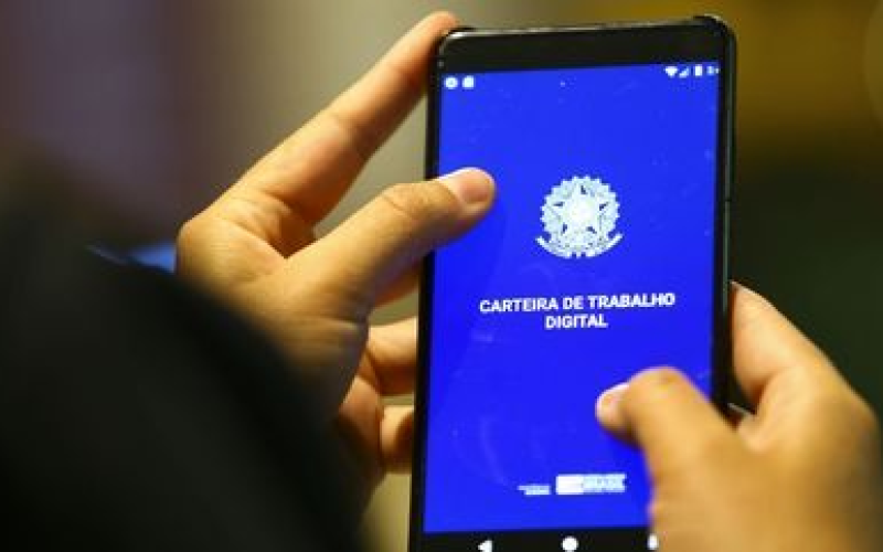 Número de trabalhadores informais recua no primeiro trimestre deste ano
