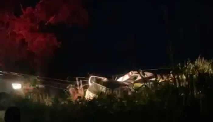 Homem morre após pisar em fio de alta tensão de poste derrubado, em Jacaraú