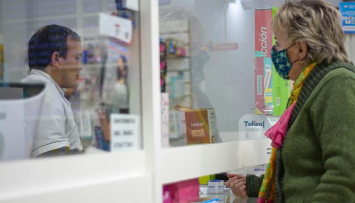 Reino Unido está a ‘semanas’ de escassez de medicamentos devido à guerra no Irã; entenda