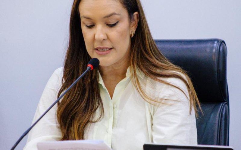 Governista admite falta de orçamento na Vila Olímpica de Guarabira e Camila questiona por que inauguraram