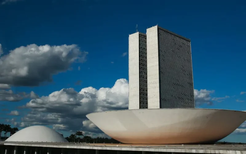 Em três meses, deputados já gastaram quase R$ 800 mil com viagens oficiais