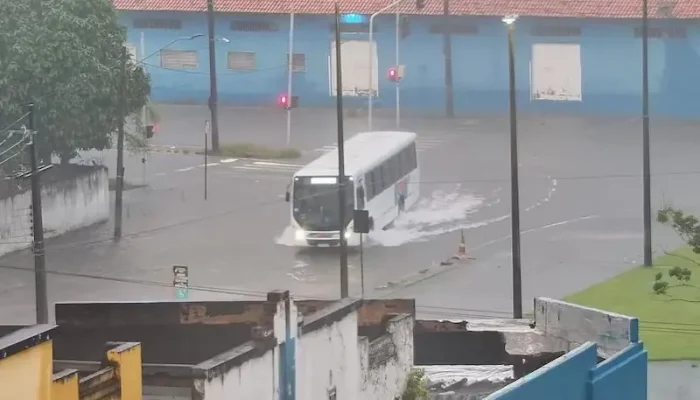 Paraíba deve decretar calamidade pública após chuvas intensas e interdição de rodovias