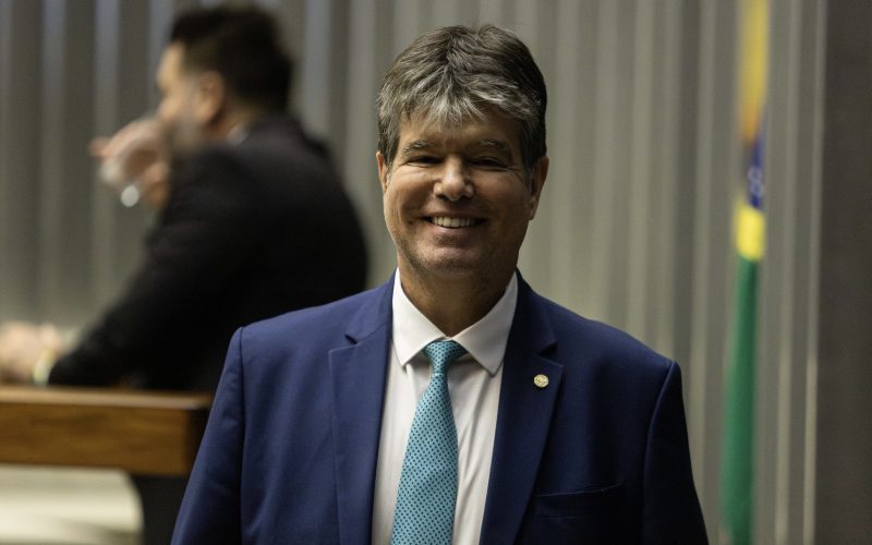 Defensor histórico dos profissionais da saúde, Ruy celebra avanço na redução da jornada para psicólogos e reafirma compromisso com a categoria