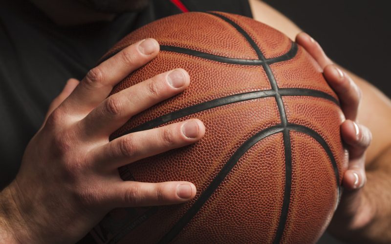 Unifacisa lança projeto social com aulas gratuitas de basquete para jovens de escolas públicas