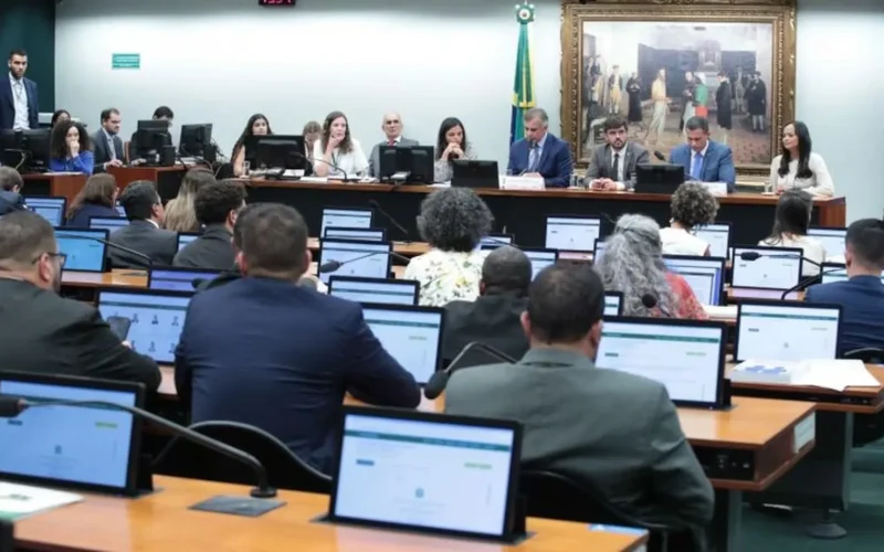 Redução da maioridade penal: CCJ da Câmara adia análise de PEC sobre o tema; saiba motivo