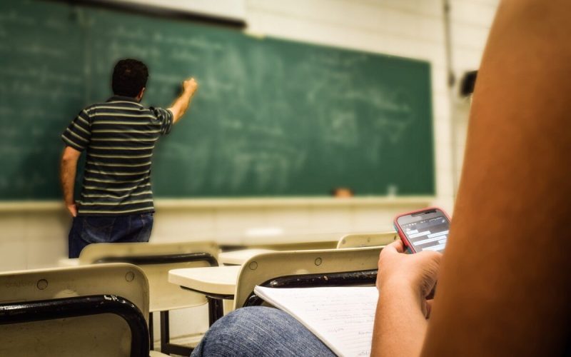 Senado aprova MP que estabelece piso de R$ 5.130 para professores
