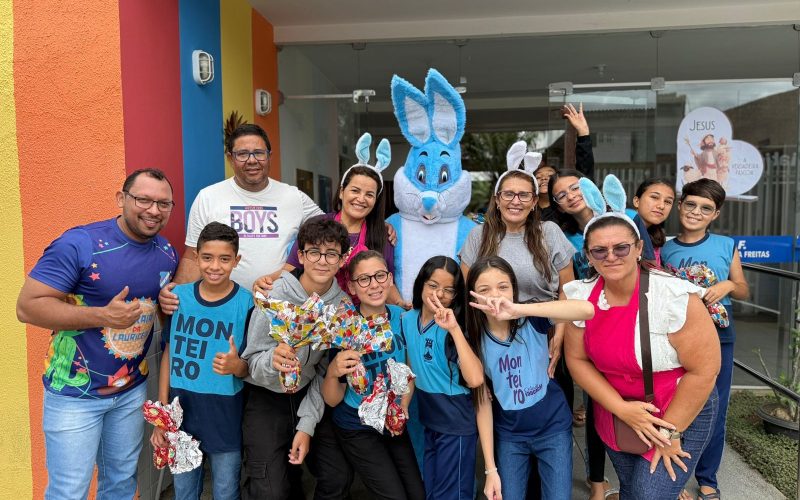 Ana Paula, Cajó Menezes e equipe da Secretaria de Desenvolvimento Social levam ovos de Páscoa para Escolas Municipais