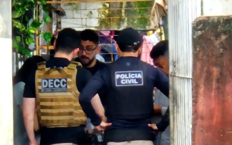 Suspeita de integrar esquema de extorsão sexual é presa na Paraíba