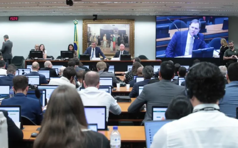 Fim da escala 6×1: CCJ da Câmara aprova proposta para redução da jornada de trabalho