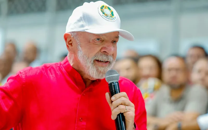 ‘Ninguém vai fazer a gente mudar o PIX’, diz Lula sobre relatório de Trump que critica o sistema de pagamentos