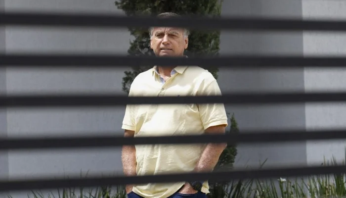 Moraes nega ‘livre acesso’ a filhos de Bolsonaro e reforça regras no regime domiciliar