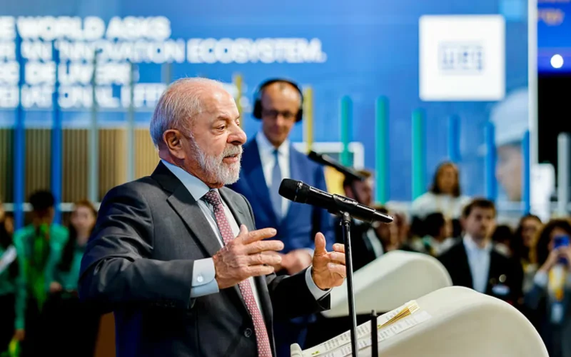 Lula critica decisões unilaterais e diz que mundo ‘não pode ser dirigido por mentiras’