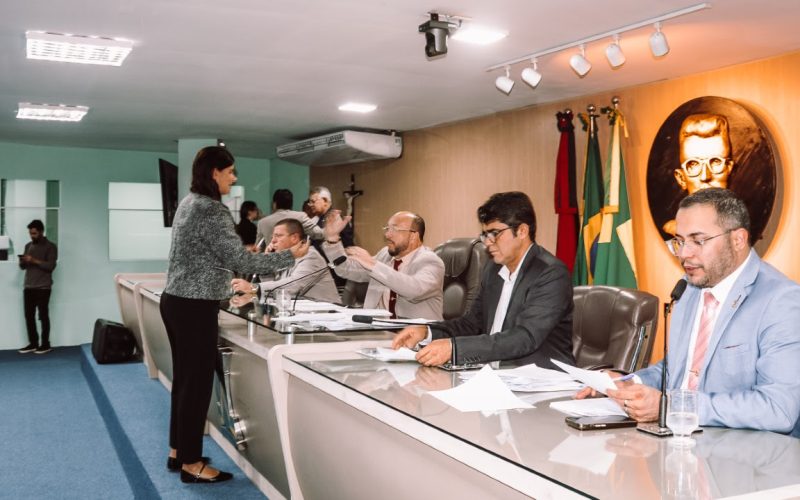 Câmara aprova mais de 200 requerimentos em sessão ordinária