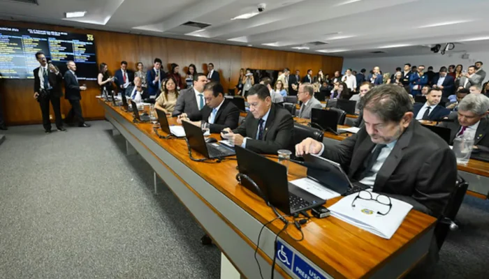 CCJ aprova PEC que acaba com aposentadoria compulsória de juízes e Ministério Público