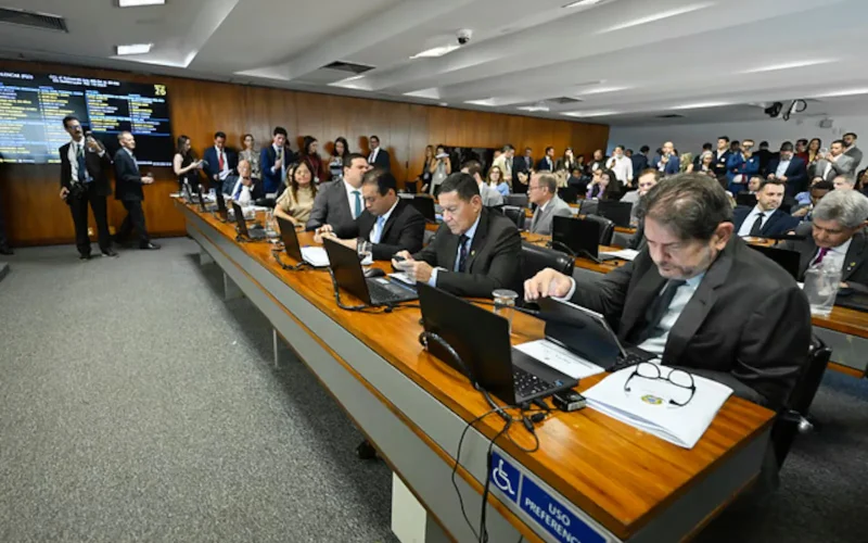 CCJ aprova PEC que acaba com aposentadoria compulsória de juízes e Ministério Público