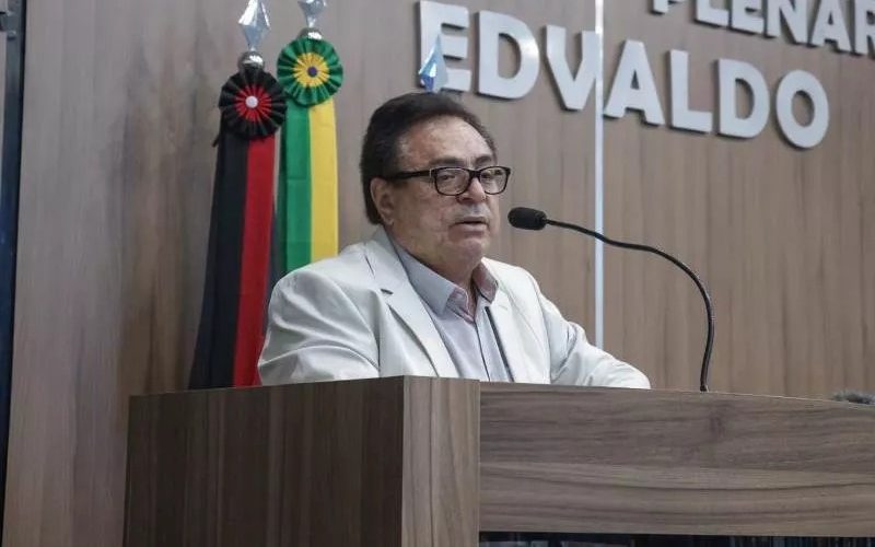 Hugo Motta revela nas redes sociais nome do reitor provisório do IFPB do Sertão Paraibano