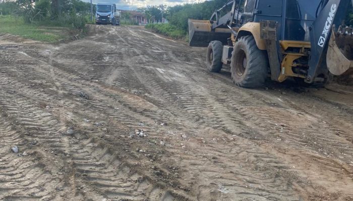 Secretaria de Agricultura intensifica recuperação de estradas na zona rural de Monteiro
