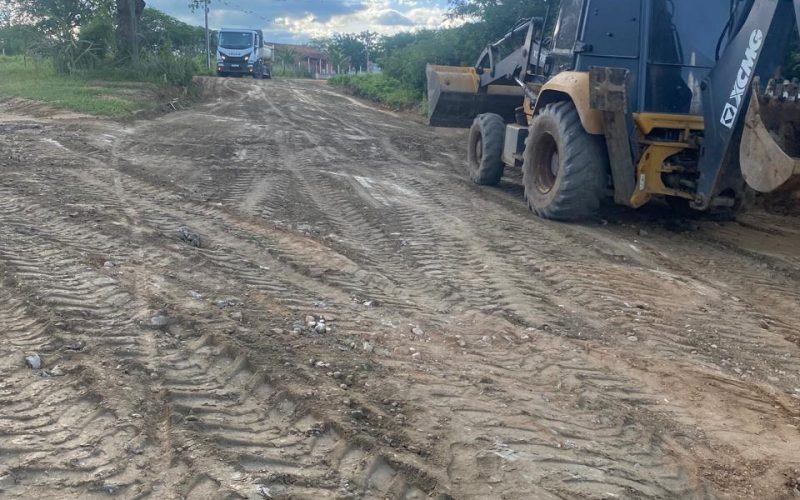 Secretaria de Agricultura intensifica recuperação de estradas na zona rural de Monteiro