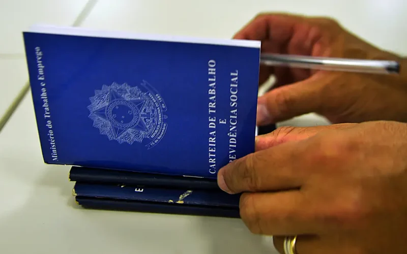 Novos prazos para licença-paternidade valem a partir de 2027; entenda