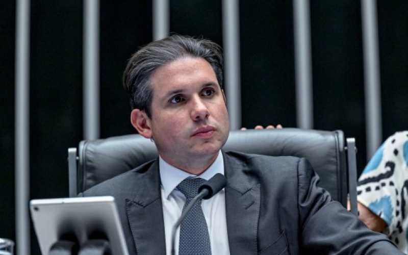 ‘Momento histórico’, diz Hugo Motta após aprovação da PEC do fim da escala 6×1