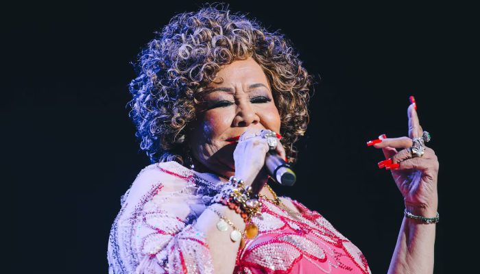 Alcione reflete sobre os mais de 50 anos de carreira: ‘O palco dá muito poder pra gente’