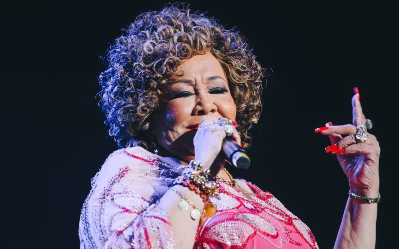 Alcione reflete sobre os mais de 50 anos de carreira: ‘O palco dá muito poder pra gente’