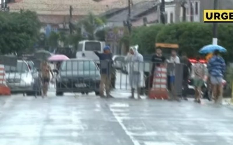 Após chuvas fortes, ponte é interditada em cidade da Paraíba e moradores ficam ilhados